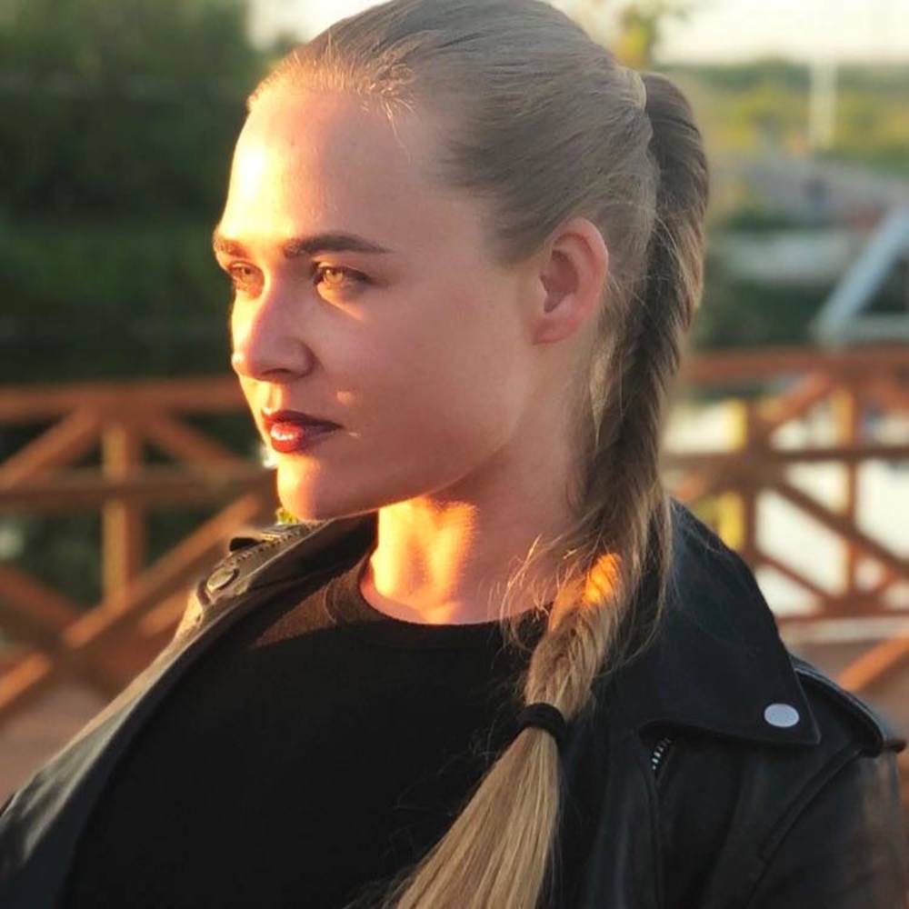 Meet your Posher, Яна
